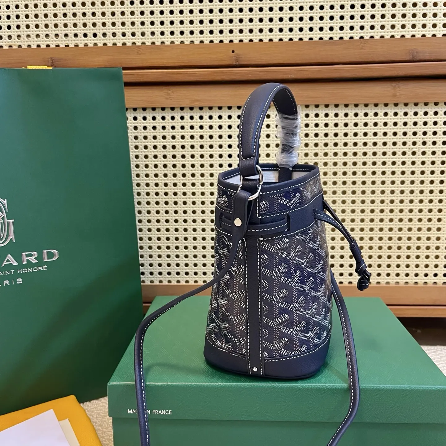 Goyard 皮革 轻盈小巧去始终保持标志性水桶百搭造型 水桶包 休閒水桶款