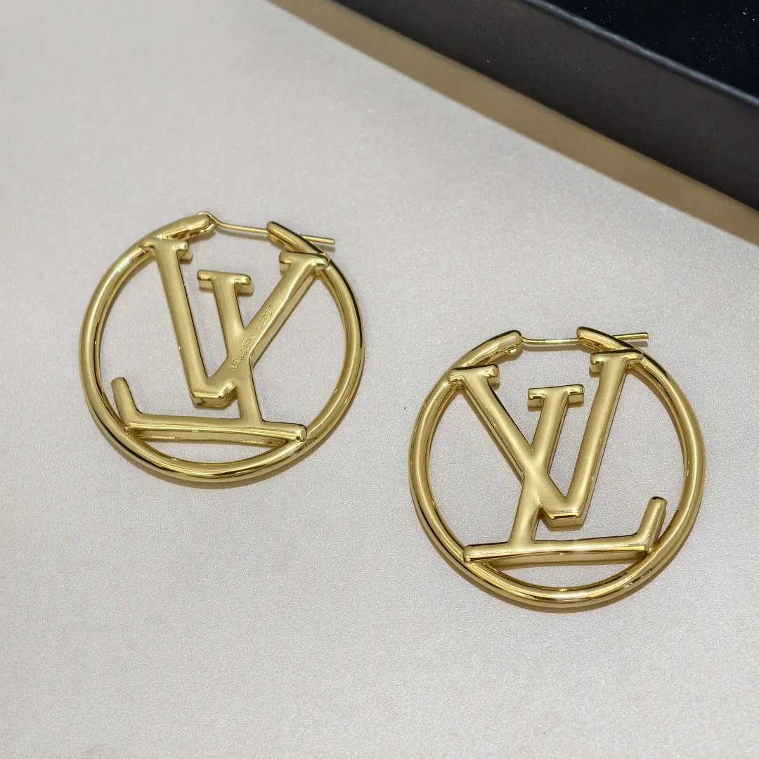 Louis Vuitton 字母 耳环 优雅耳饰