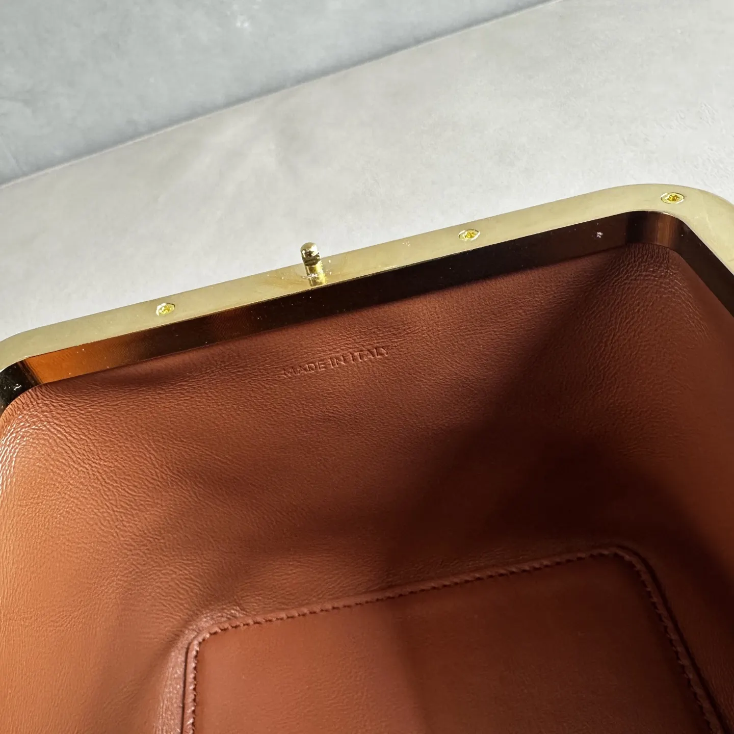 Gold Shoulder Bag Leather Image 9 Gold Shoulder Bag Leather Image 9