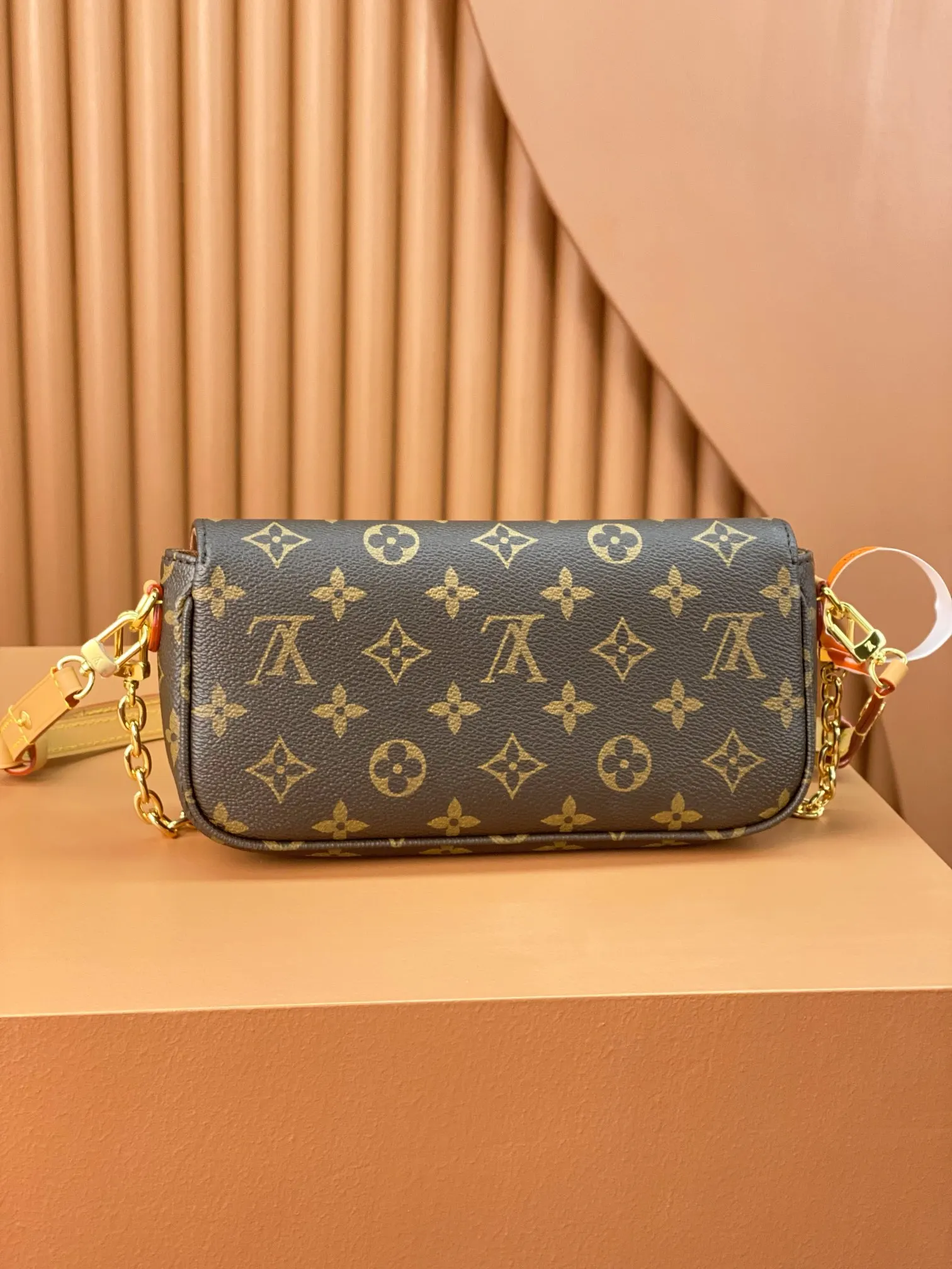 Chain Bag Image 9 Chain Bag Image 9