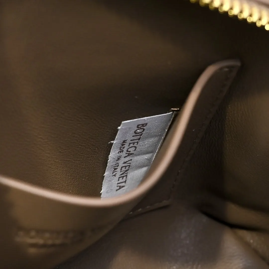 Bottega Veneta 腋下包 復古腋下背款