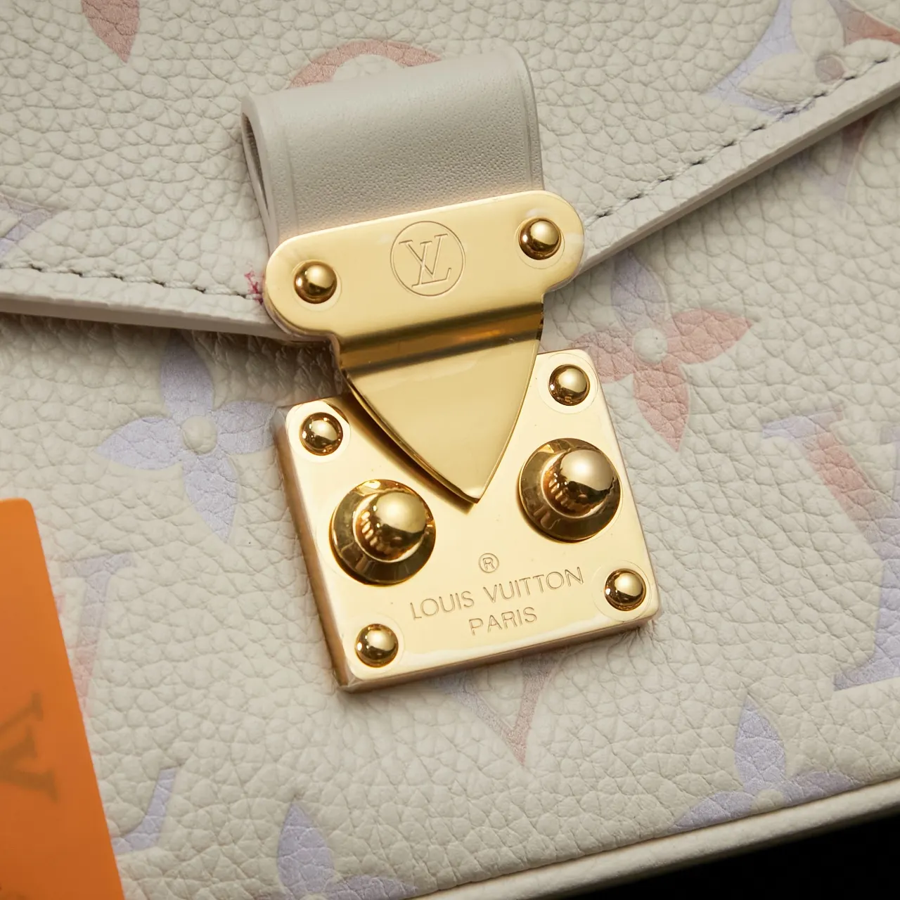 Louis Vuitton M25682 链条包