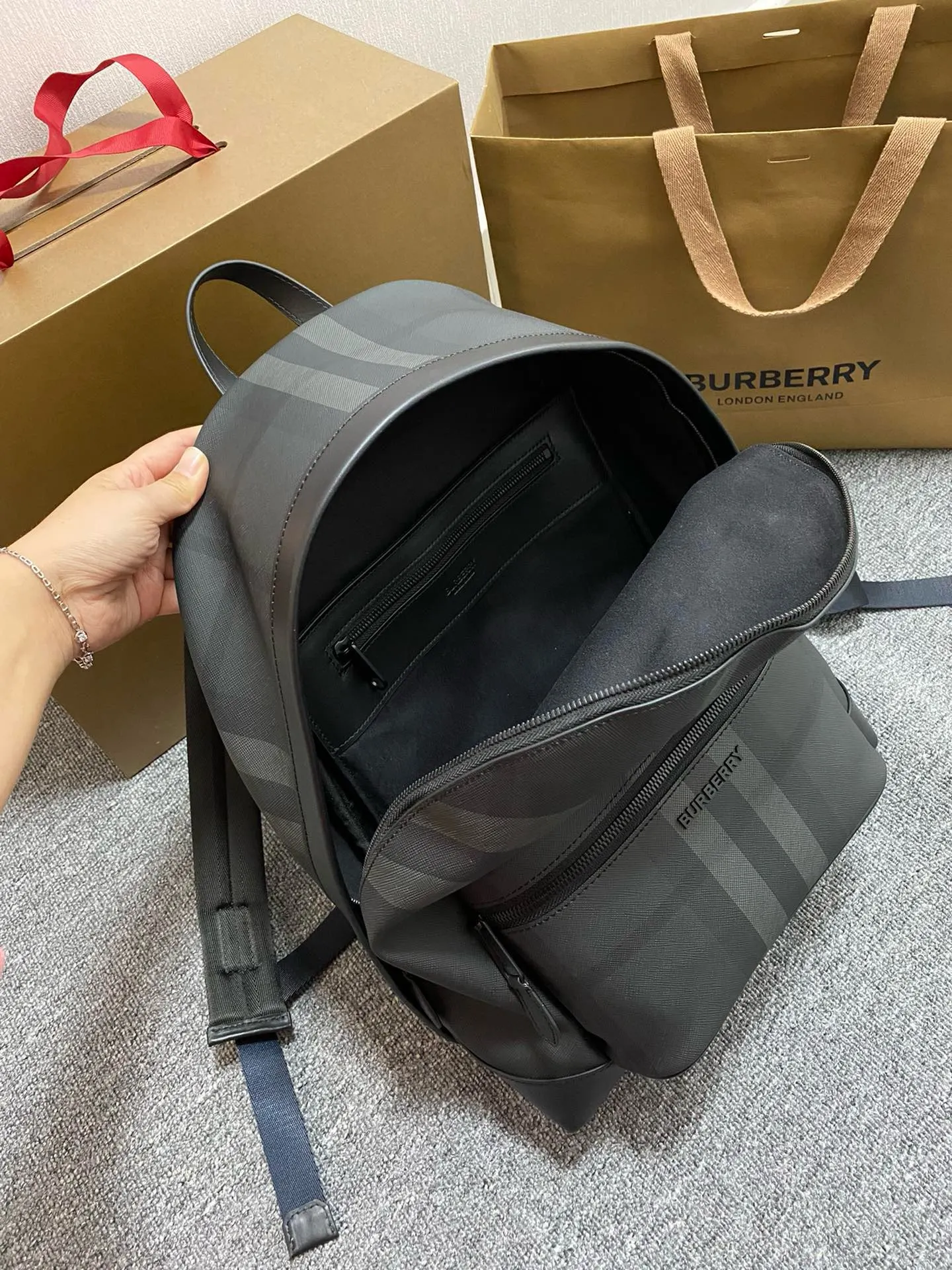 Burberry 帆布 双肩包 实用双肩款