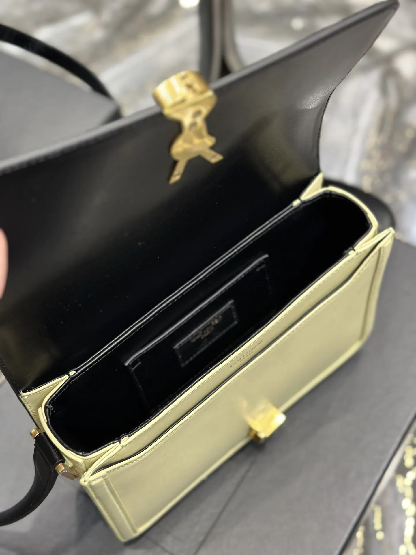黄色 牛皮 黑 奶黄色金扣 必火爆 腋下包 复古腋下背款