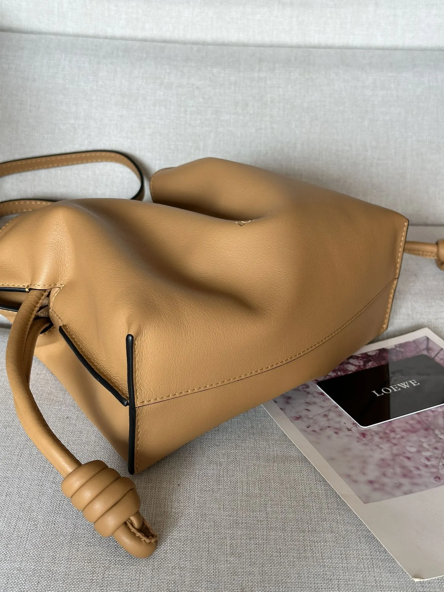 Loewe 金色 牛皮 手拿包 精致手拿款