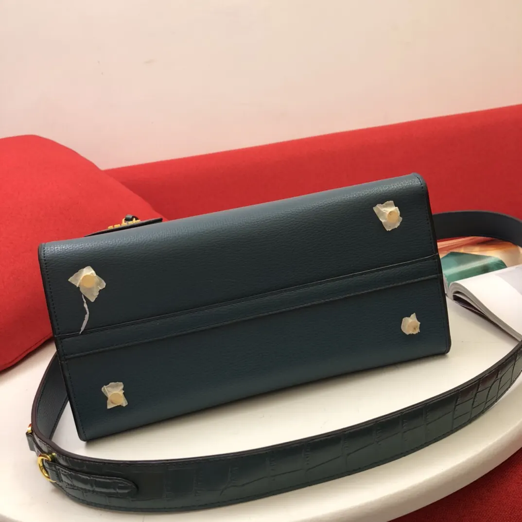 Prada 鳄鱼皮 牛皮 手提包