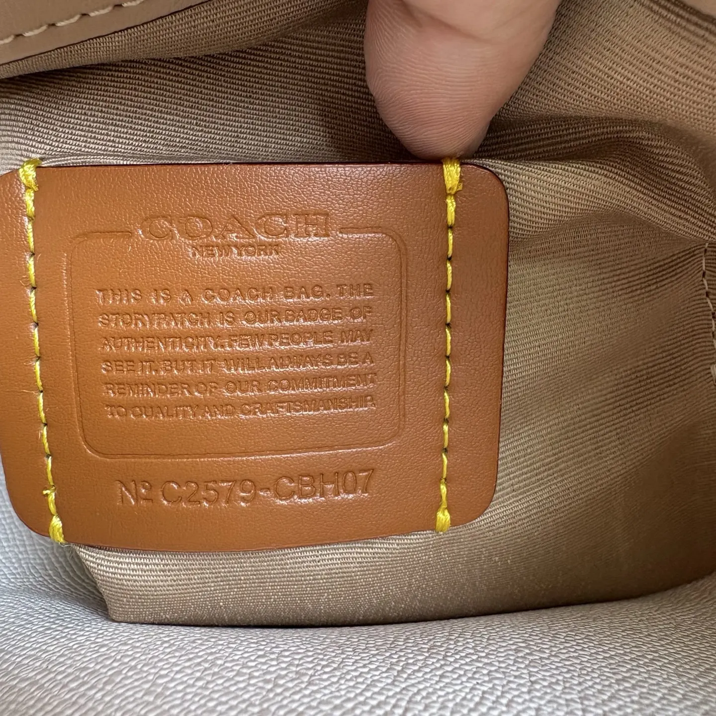Coach 老花 奥莱女士老花ROWAN通勤 手提包 通勤手提款(數字9) Coach 老花 奥莱女士老花ROWAN通勤 手提包 通勤手提款(數字9)