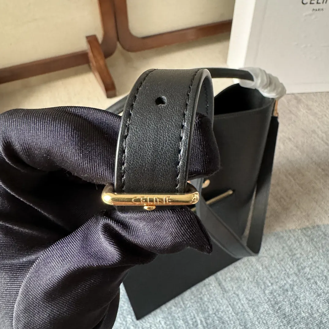 Triomphe 黑色 金色 小牛皮 水桶包 休閒水桶款