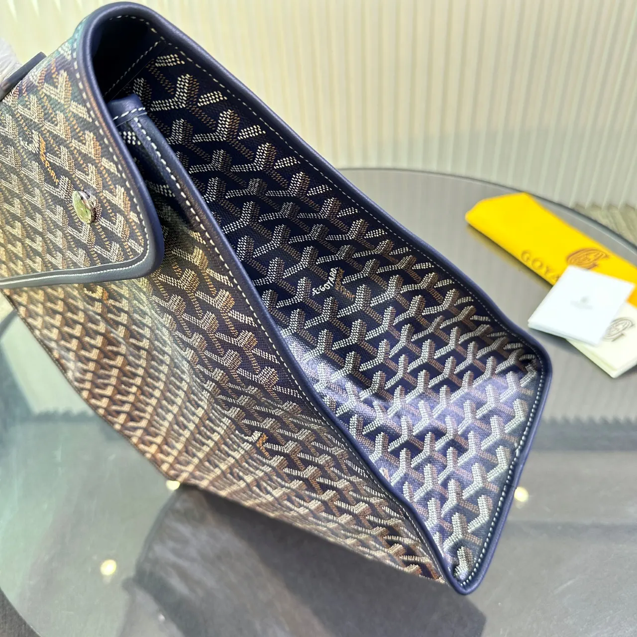 Goyard 外出旅行时请一定记得带上 Saint Léger 因 旅行袋 大容量旅行款(數字8) Goyard 外出旅行时请一定记得带上 Saint Léger 因 旅行袋 大容量旅行款(數字8)
