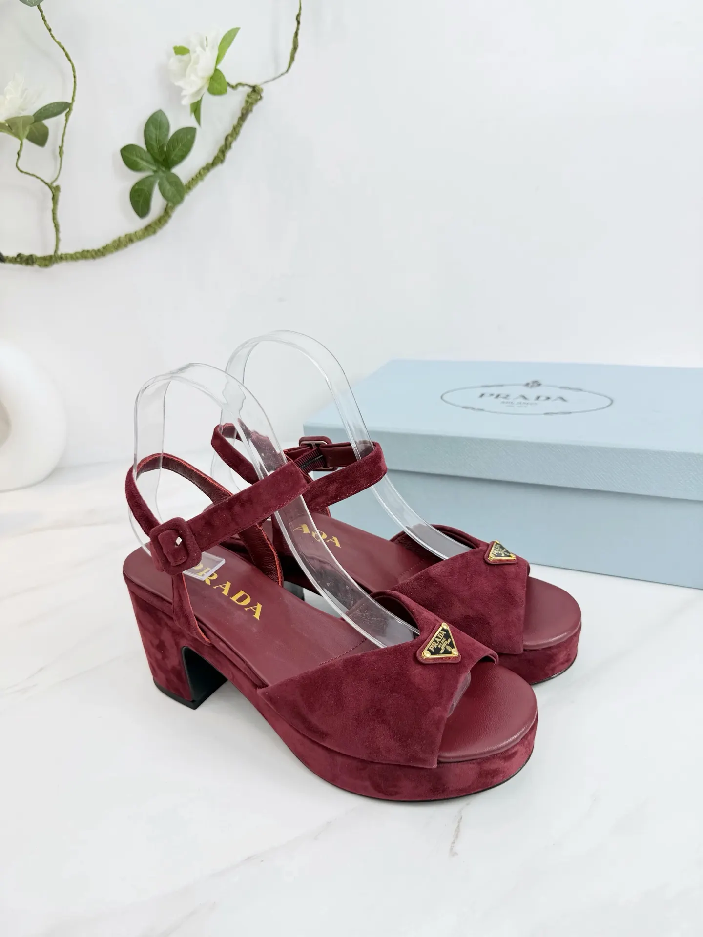 PRADA 羊皮 休闲鞋 舒适百搭款