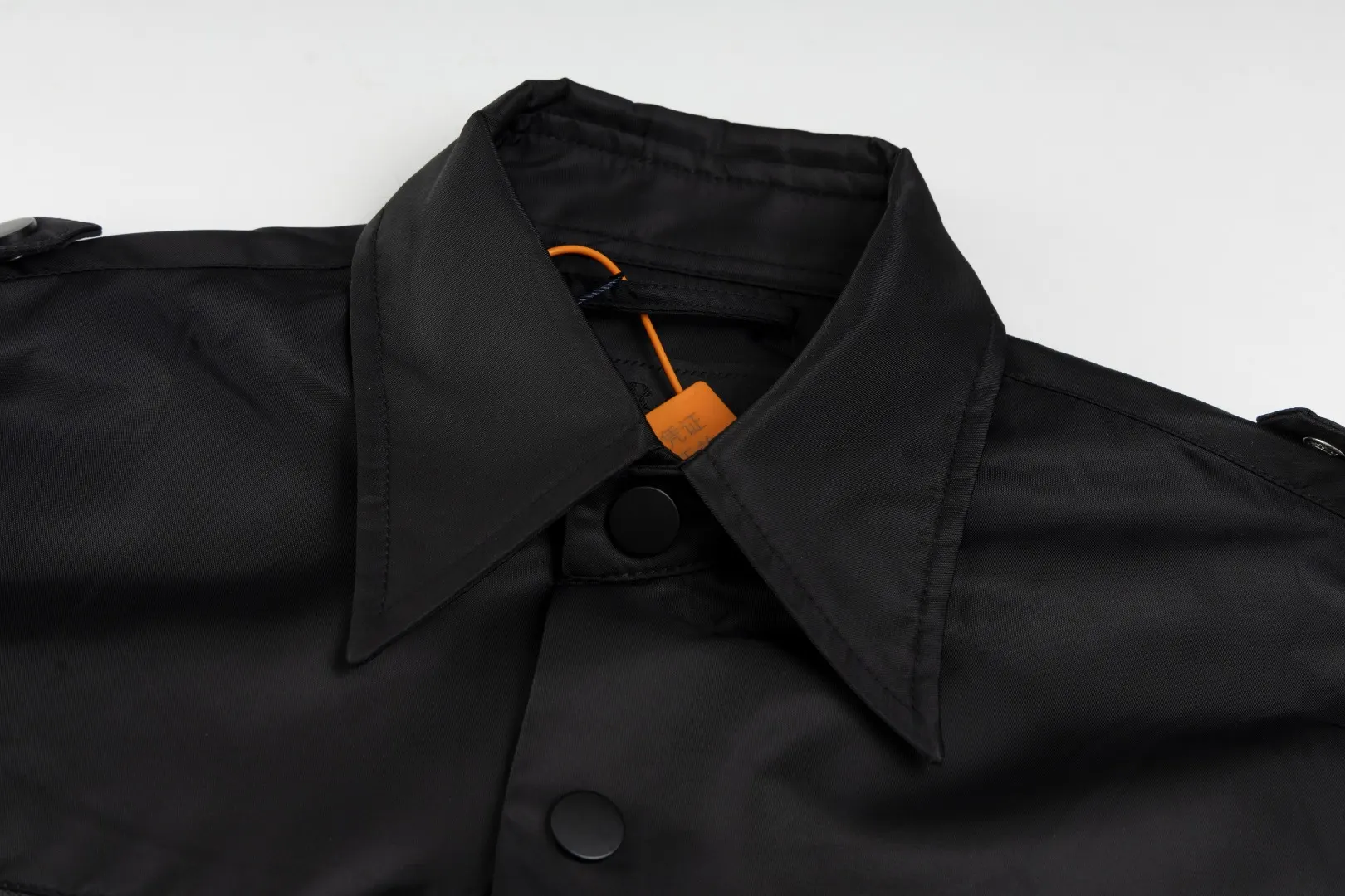 PRADA P6713 Re-Nylon尼龙 三角标 衬衫 休闲百搭款
