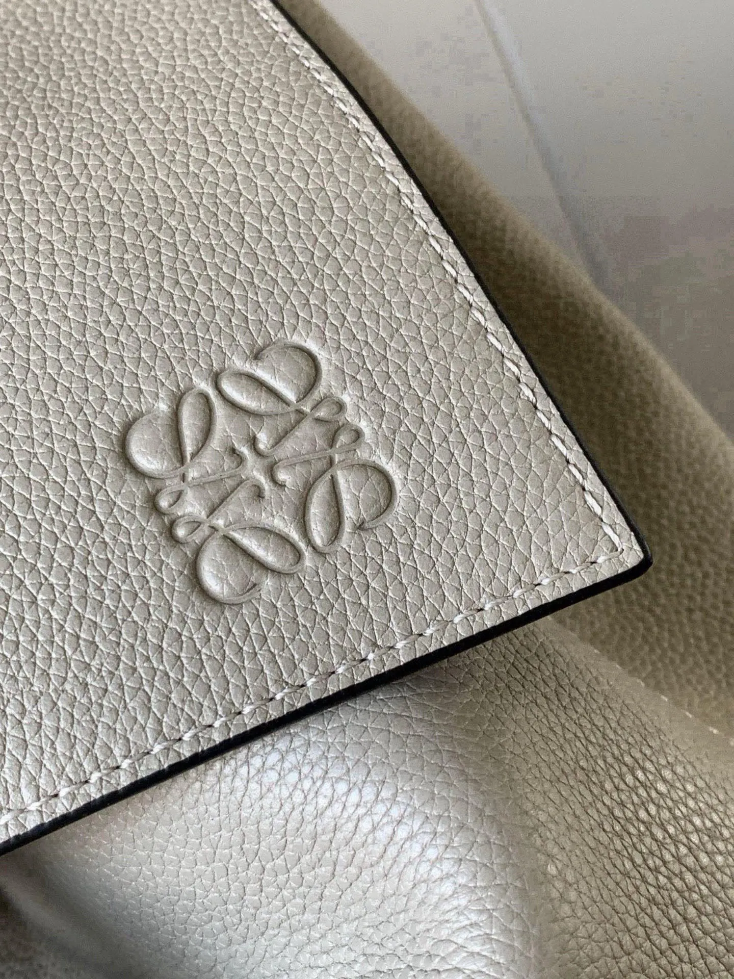 Loewe Puzzle 米白 小牛皮 双肩包 实用双肩款