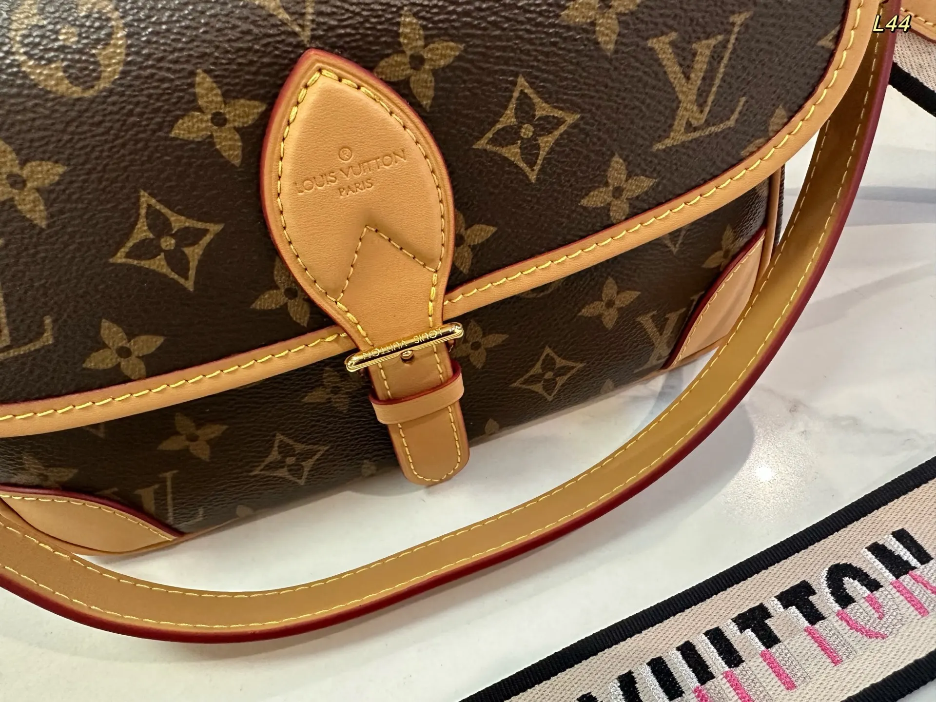 LV 双肩包 实用双肩款
