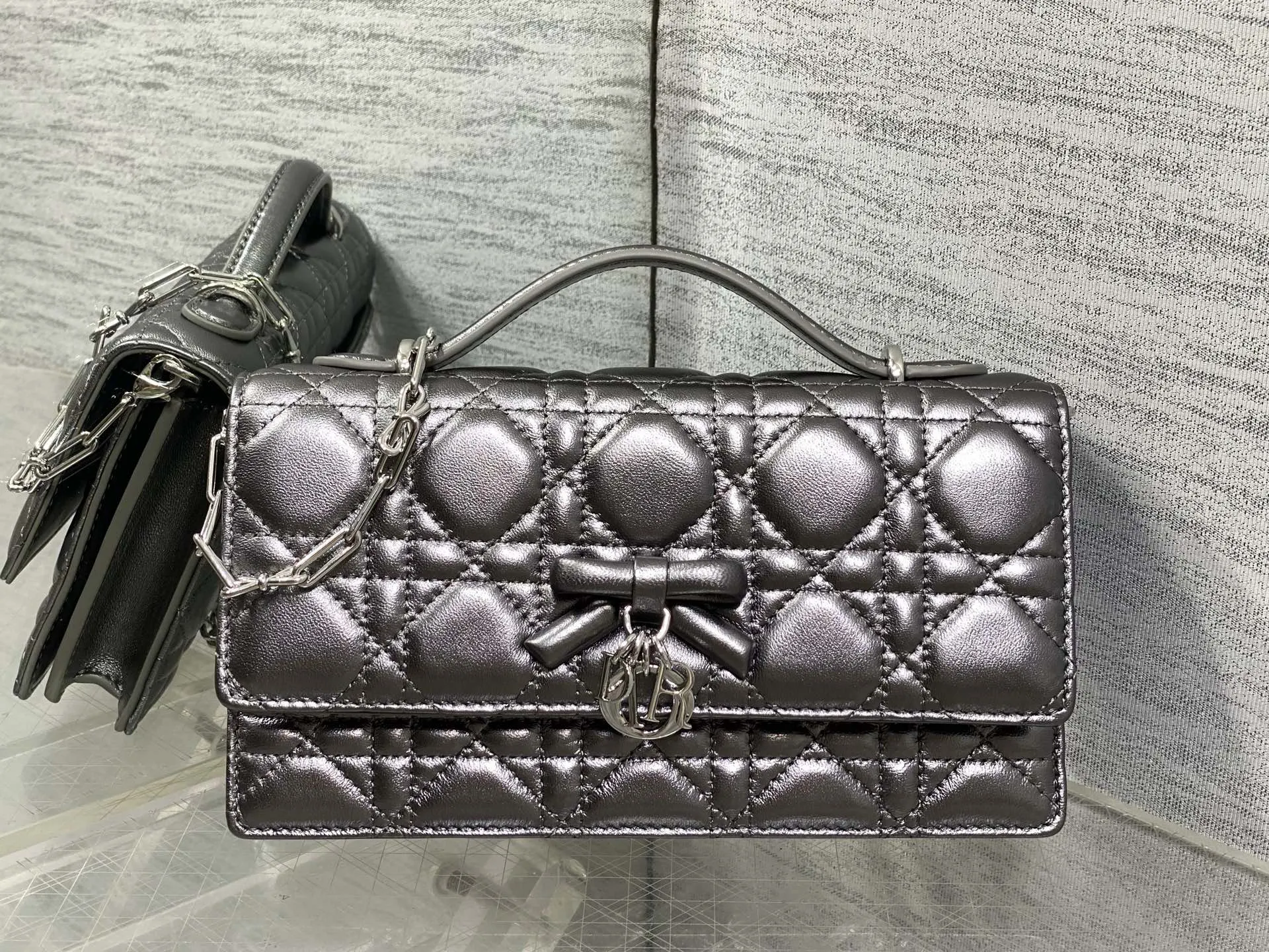 Dior 銀色羊皮手拿包 晚宴手拿(數字3) Dior 銀色羊皮手拿包 晚宴手拿(數字3)