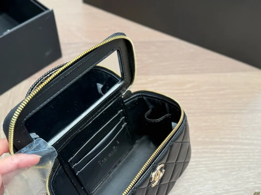 CHANEL 羊皮 羊皮纹 手柄化妝盒 那么好看 那么 斜背包 輕便斜挎款