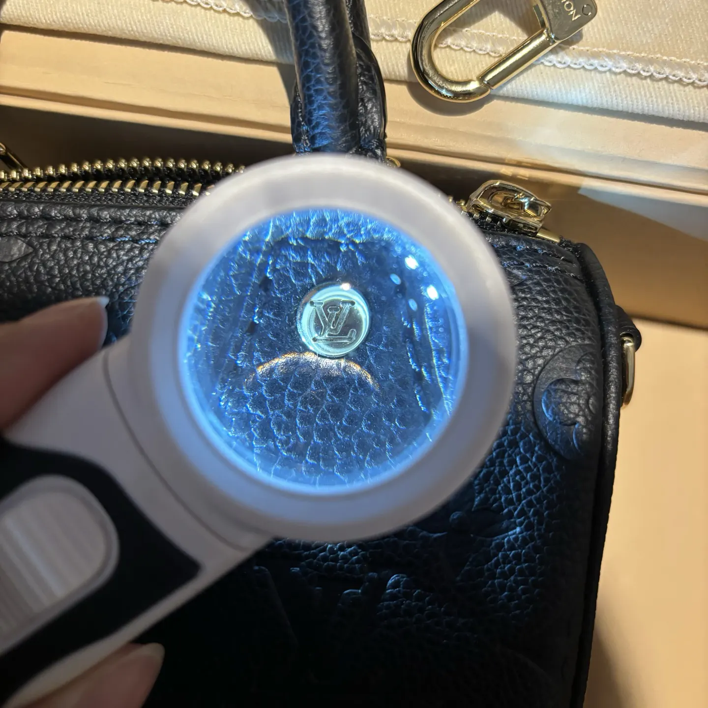 客户定制的渠道尾单货 多做的数量 库存已经稳定了 放 水桶包 休闲水桶款