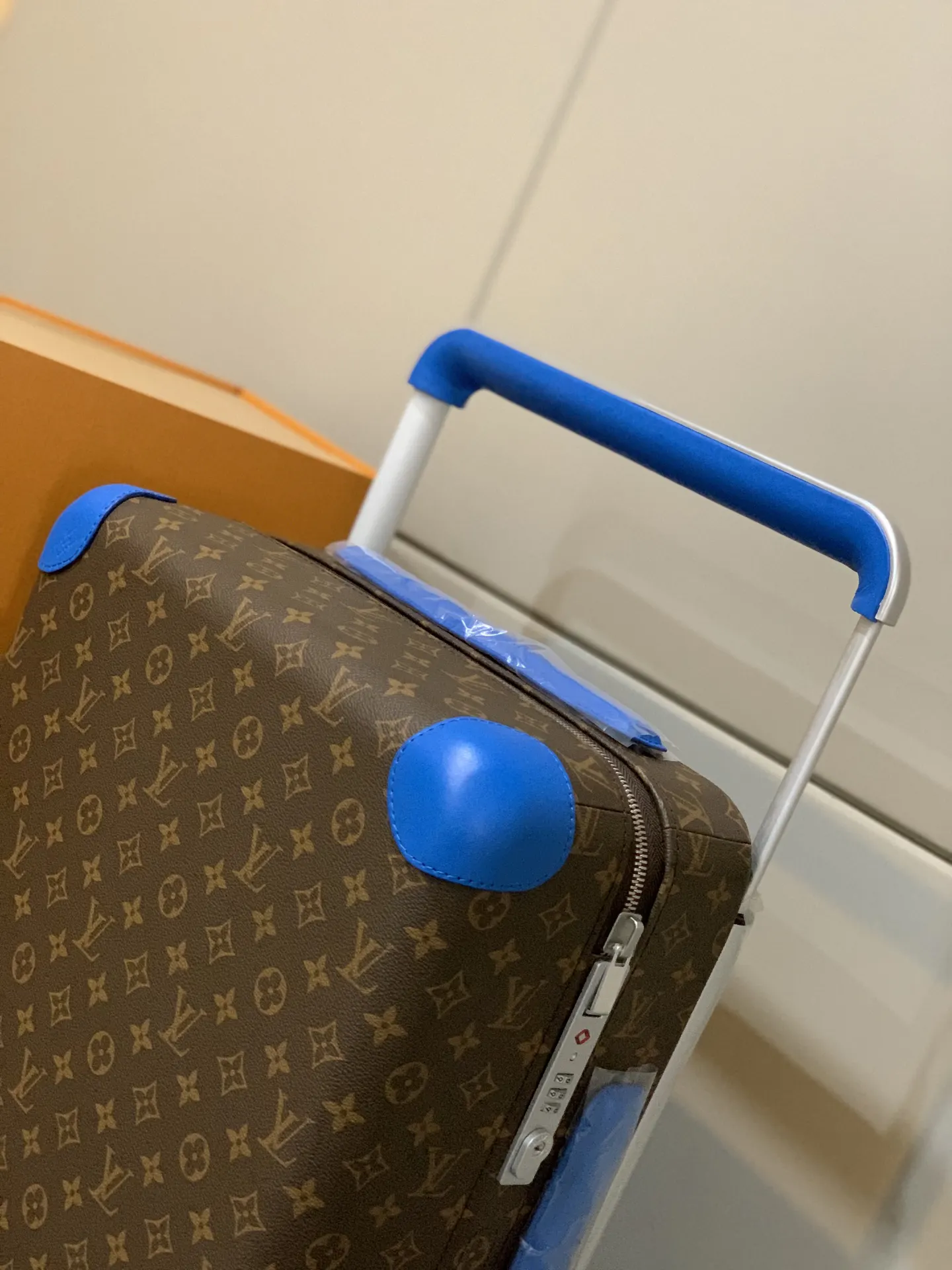 灰色 銀色 拉杆真皮包裹 行李箱 旅行拉杆款 輕便出行款
