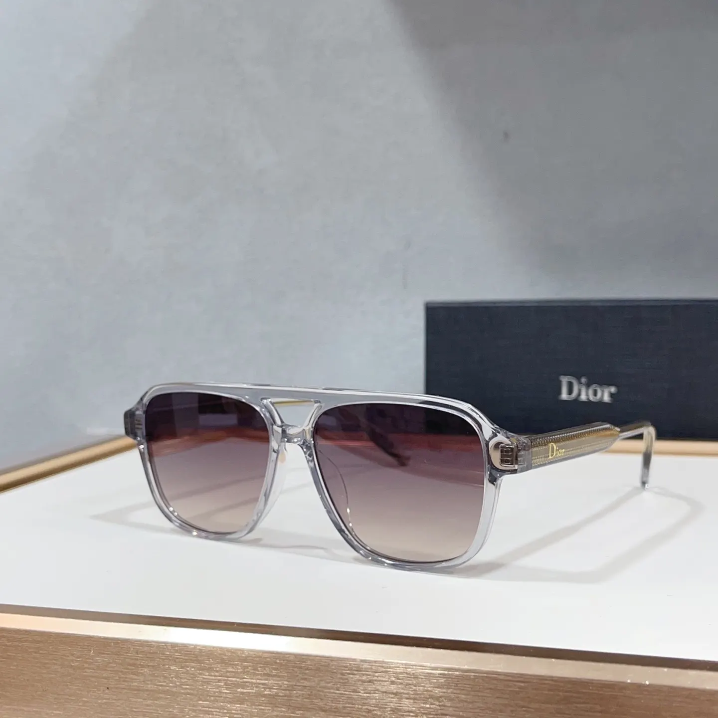 Dior 浅金色太阳镜 复古遮阳款