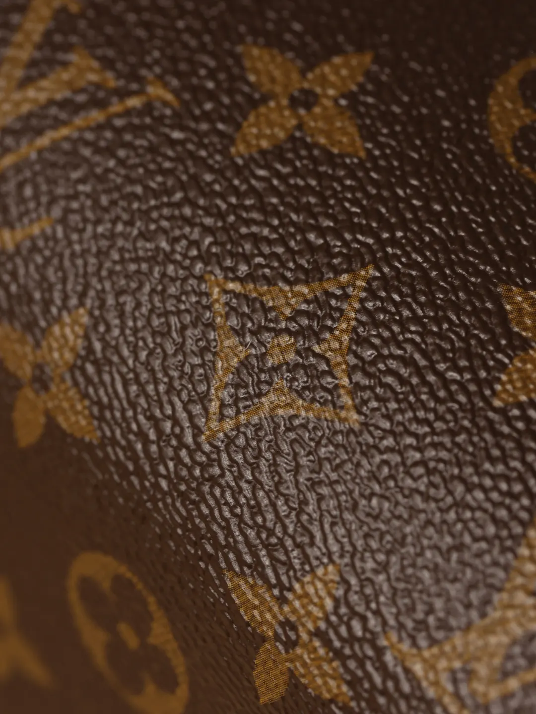 CarryAll 按扣环形刻印字体深浅统一 弧度规整 字符间距标准严谨 水桶包 休閒水桶款