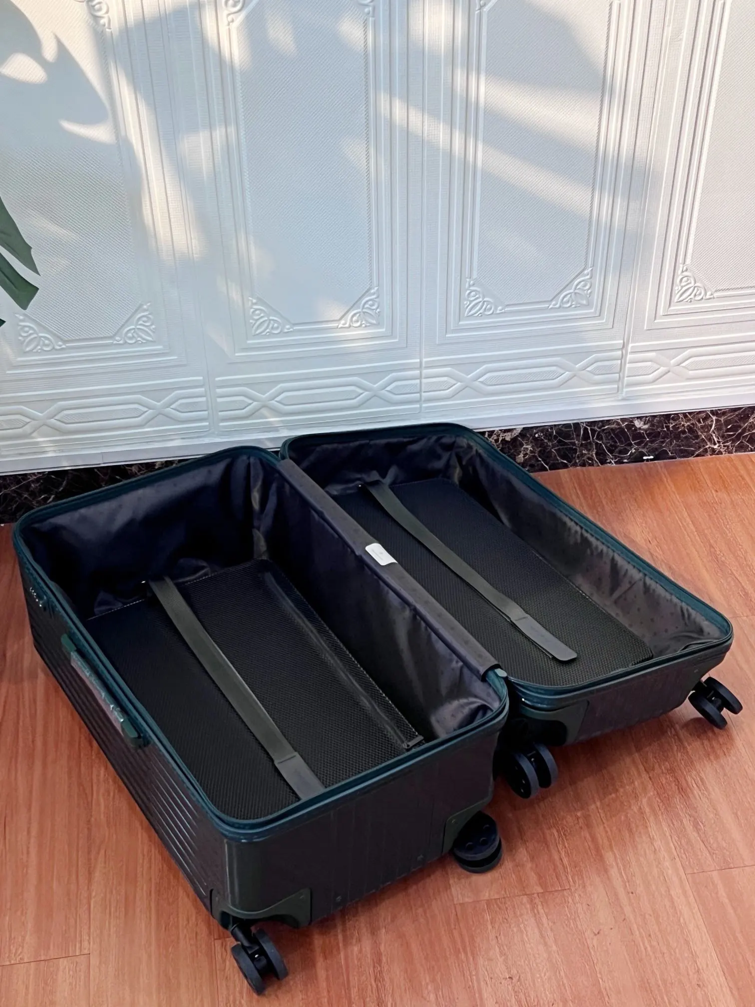 黑色 白色 Essential系列 墨綠 尺寸 行李箱 旅行拉杆款 輕便出行款