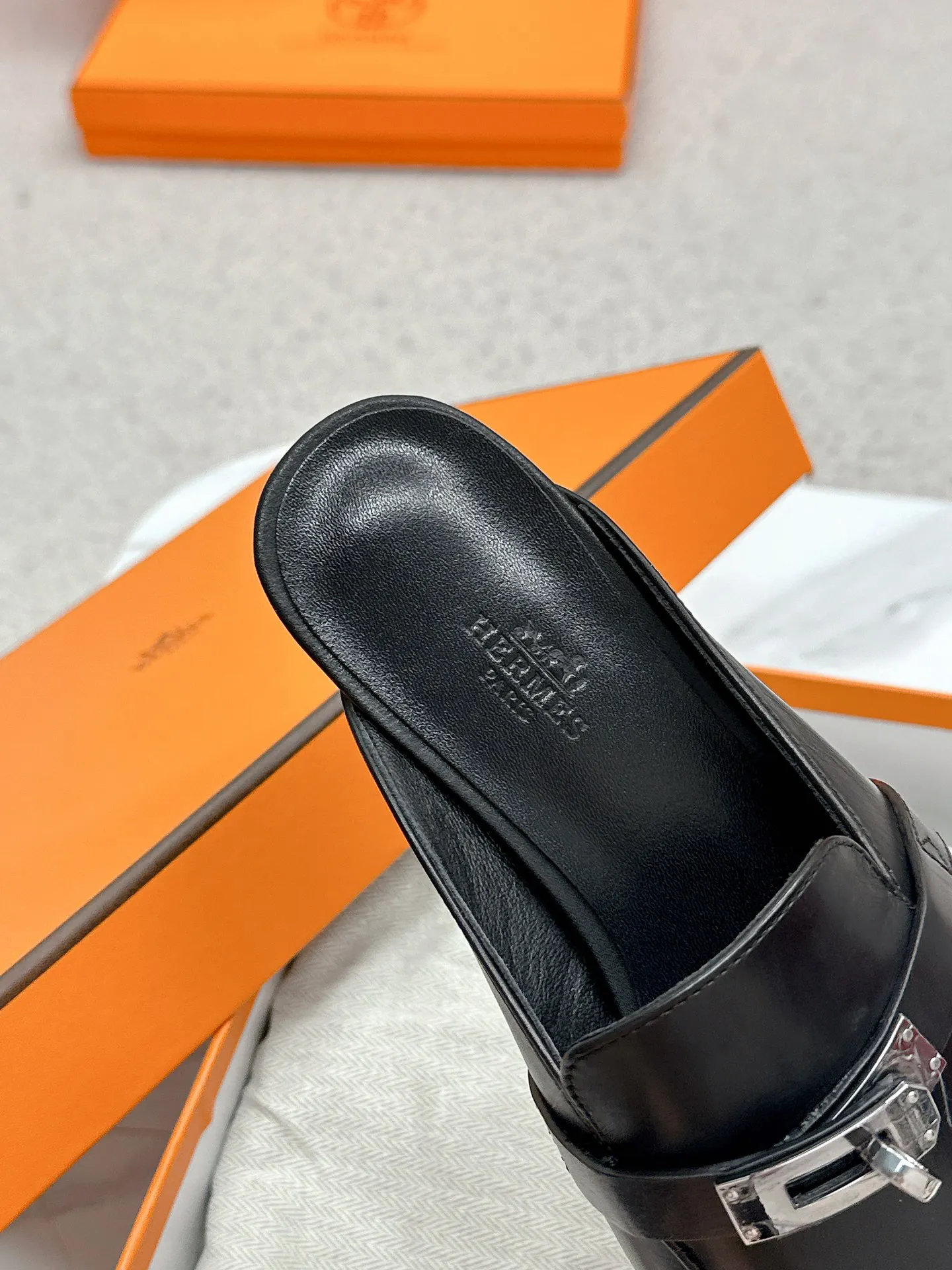 Hermès 小牛皮 拖鞋 舒適(數字2) Hermès 小牛皮 拖鞋 舒適(數字2)