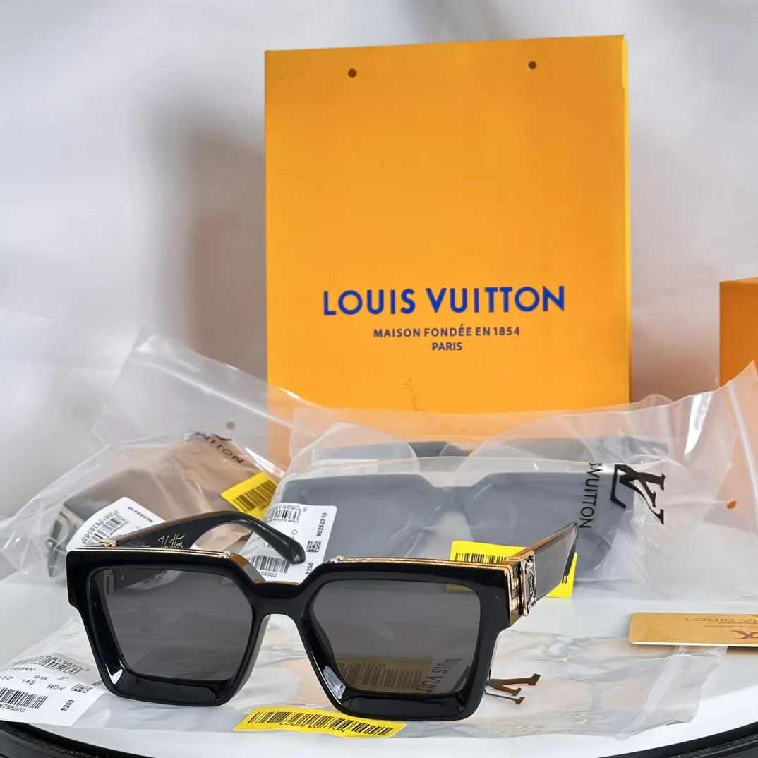 Louis Vuitton Fashion Item Fashion