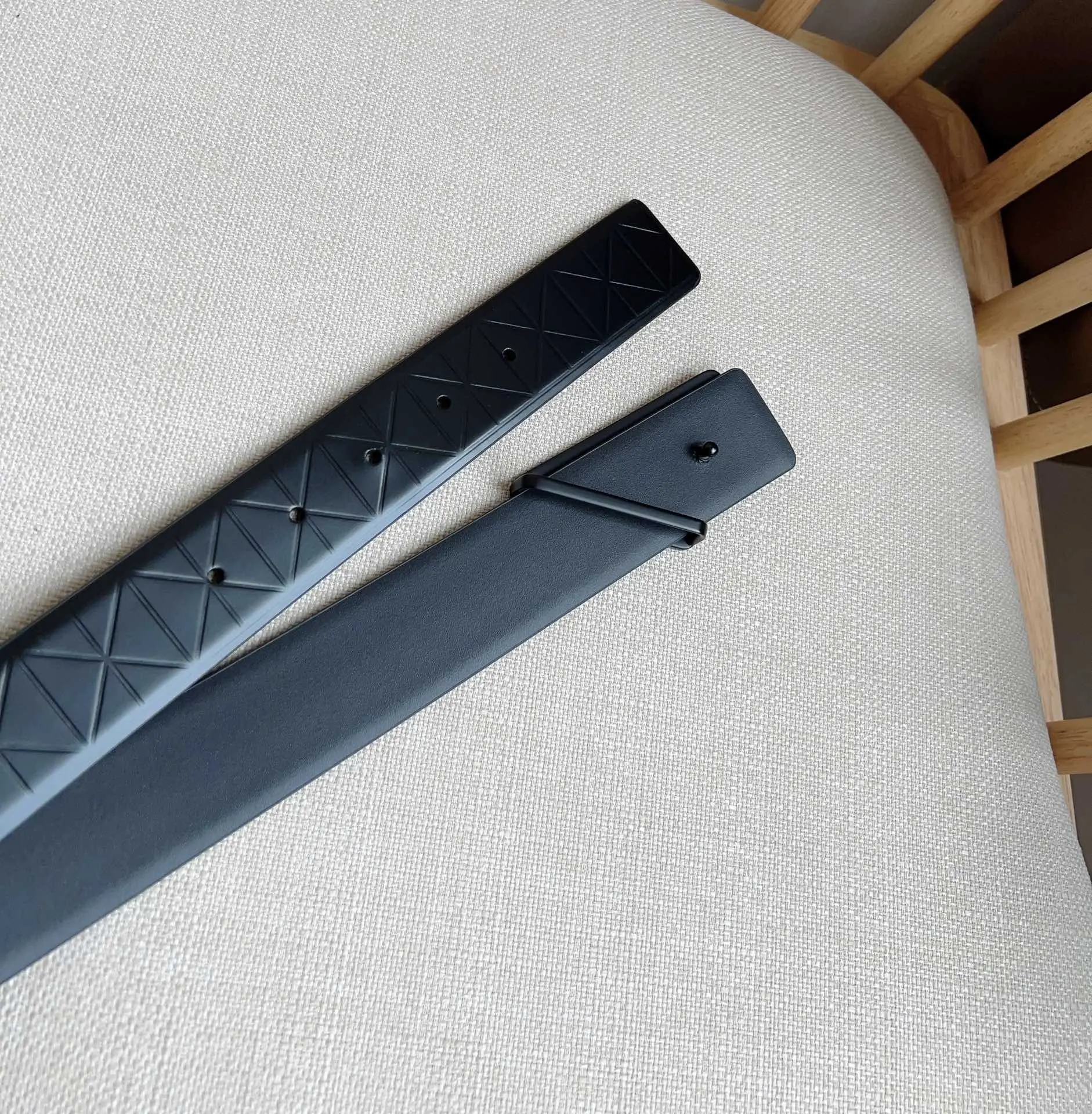Prada 皮革 亮面 Logo 腰带 通勤搭配