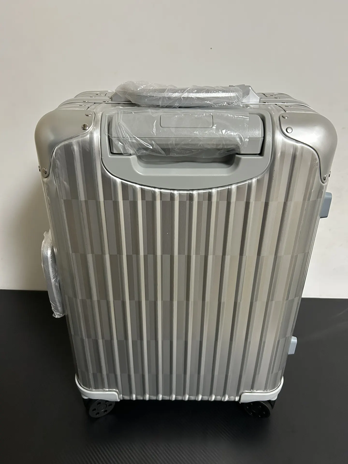 RIMOWA 全球限量 只的 Optica 行李箱 旅行拉杆款 輕便出行款