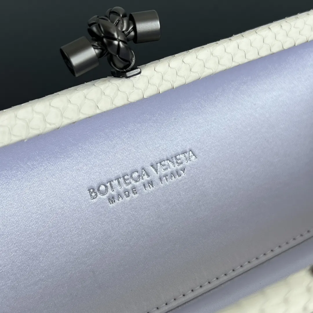 Bottega Veneta 化妆包 便携收纳款