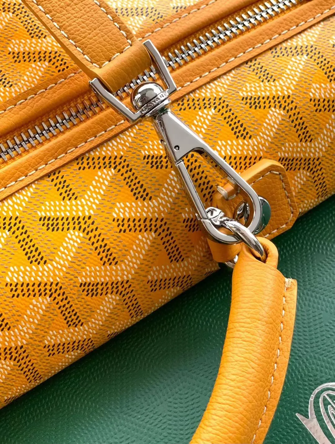 Goyard 黃色 利用位于包背面的按扣可以将它完全折叠 轻松存放入手提 雙肩包 实用雙肩款(數字9) Goyard 黃色 利用位于包背面的按扣可以将它完全折叠 轻松存放入手提 雙肩包 实用雙肩款(數字9)