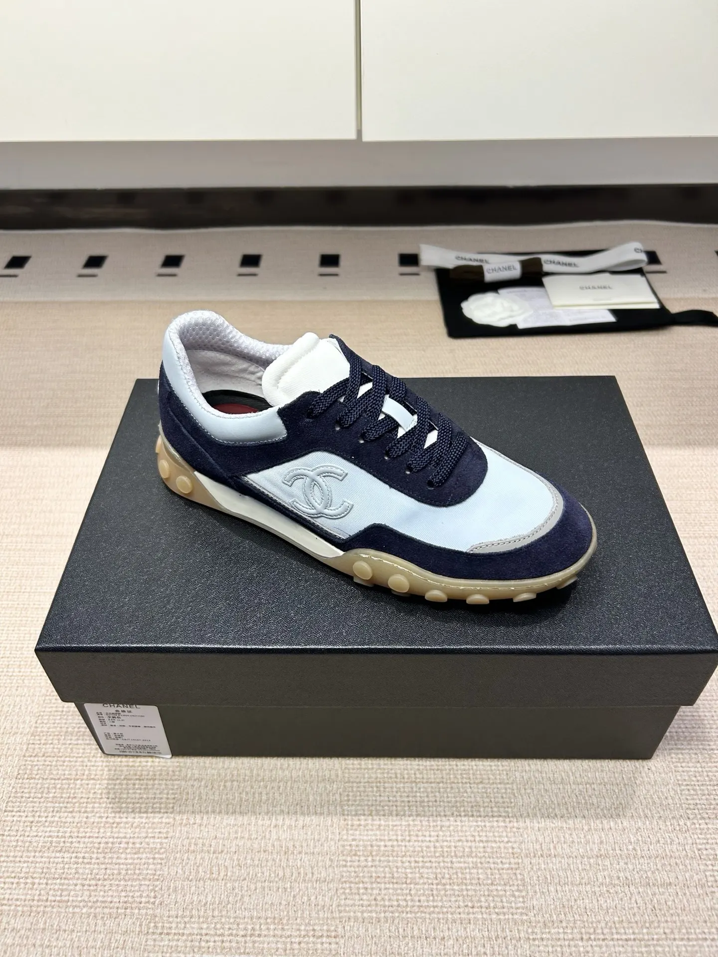 Chanel 黑白拼色羊皮休闲鞋 双C低帮