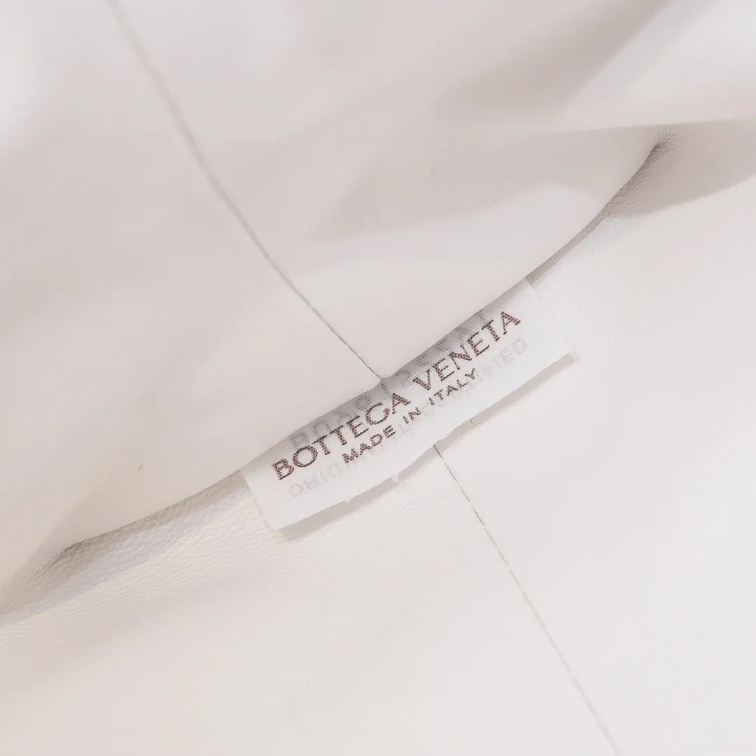 Bottega Veneta 羊皮 鏈條包 精致鏈條款(數字8) Bottega Veneta 羊皮 鏈條包 精致鏈條款(數字8)