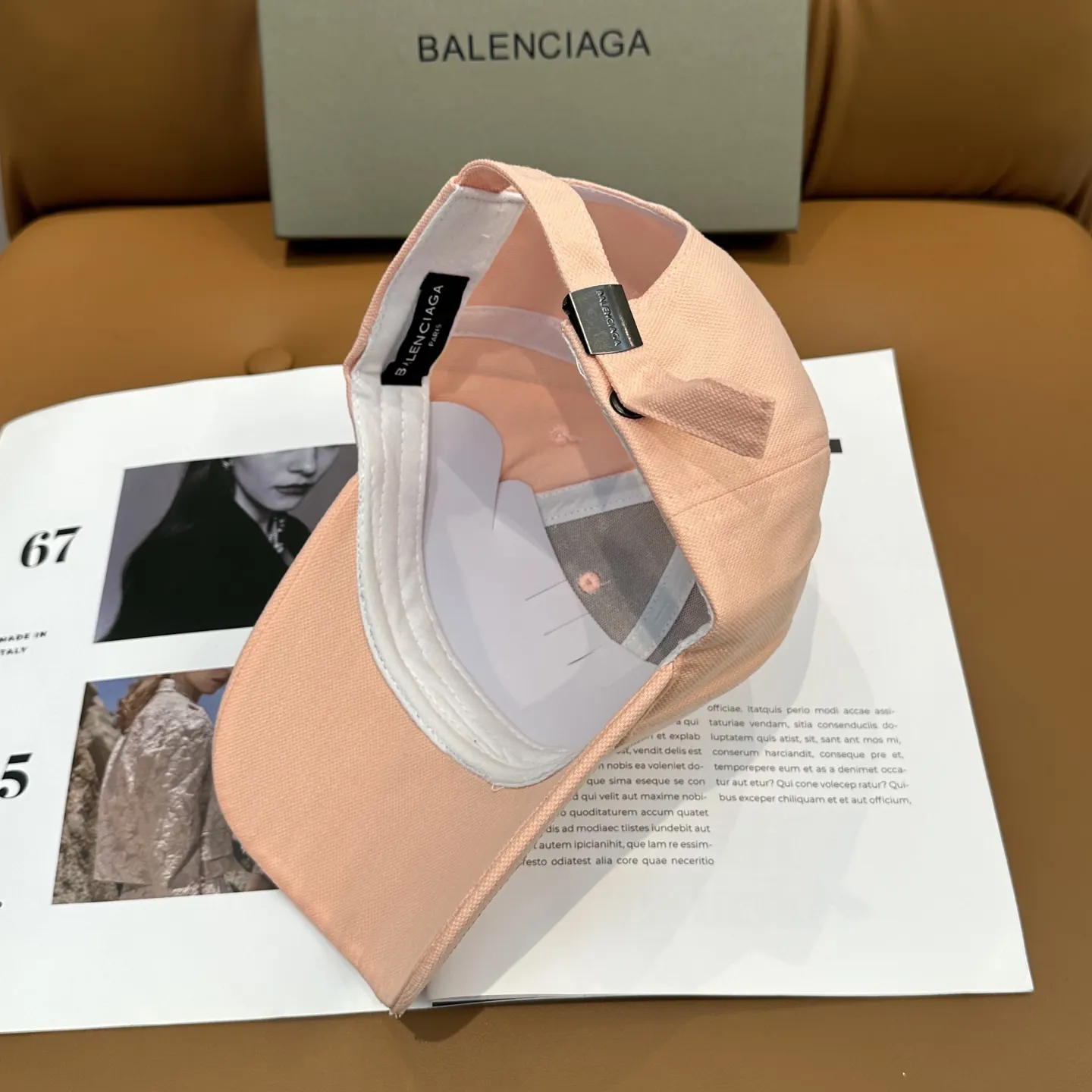 Balenciaga 棒球帽 精致搭配