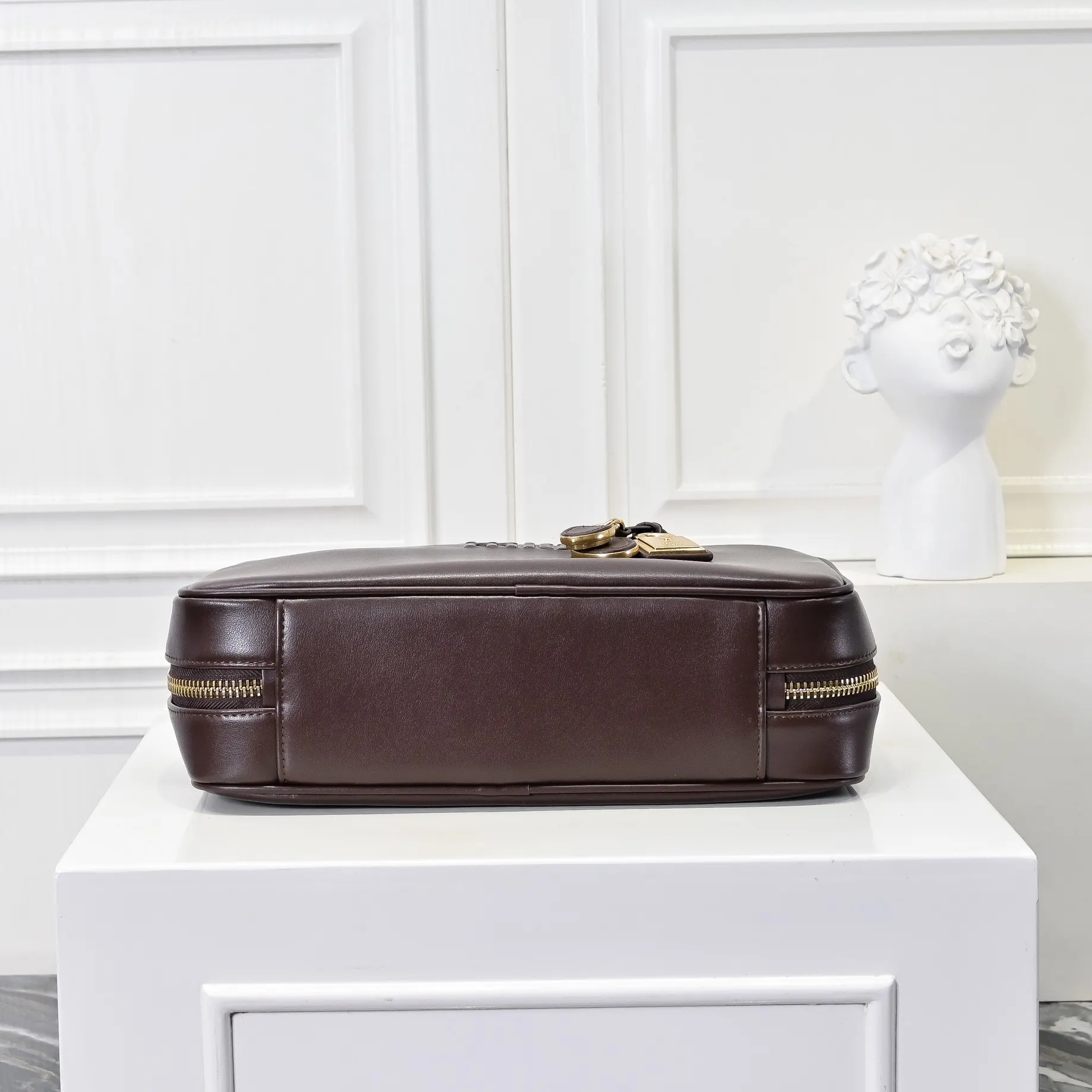 Miu 牛皮 中号MiuMiu 中号挂饰款公文 公文包 商務通勤款