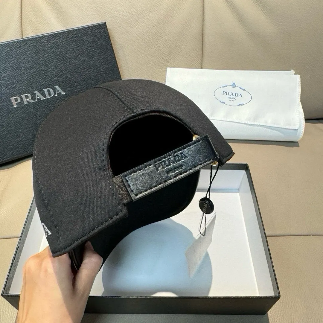 PRADA 牛皮 棉质 刺绣 帽子 精致搭配款