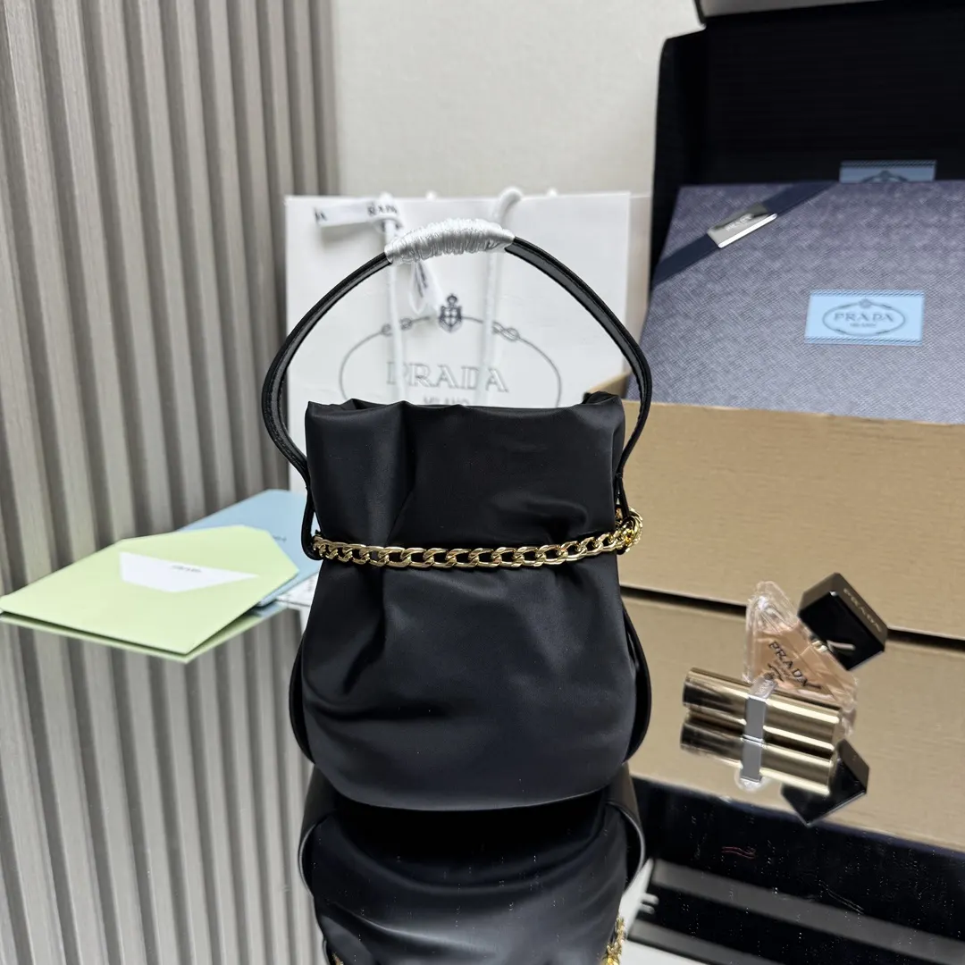 小牛皮 走秀款 发财小水桶 发财小水桶采用进 水桶包 休閒水桶款