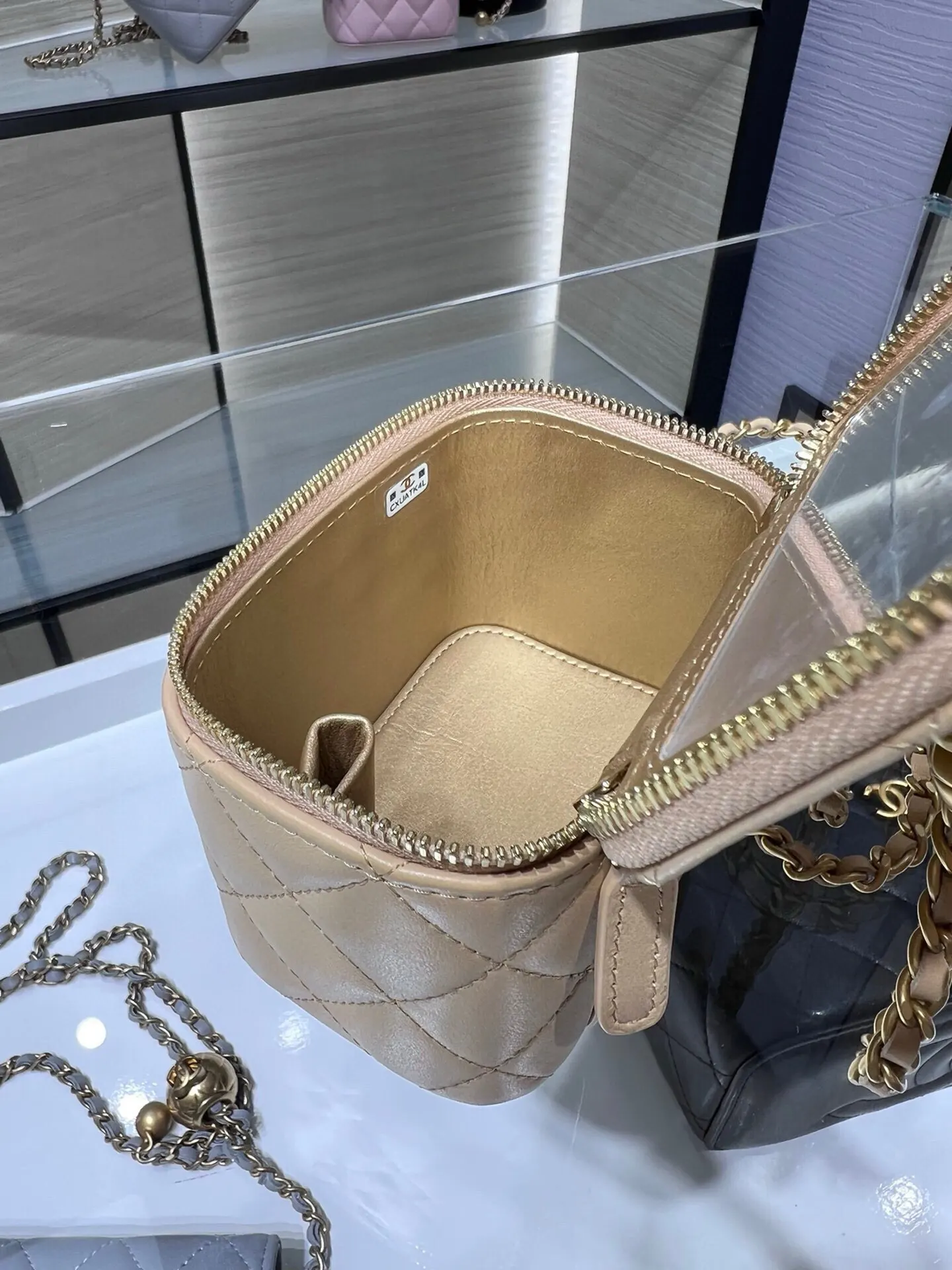 Chanel 羊皮鏈條包 單肩斜挎(數字9) Chanel 羊皮鏈條包 單肩斜挎(數字9)