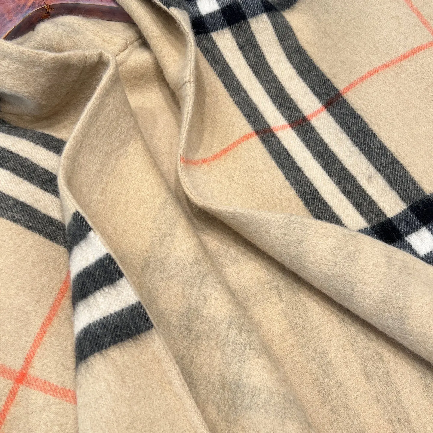Burberry 羊绒 格纹 马术 帽子 日常造型款