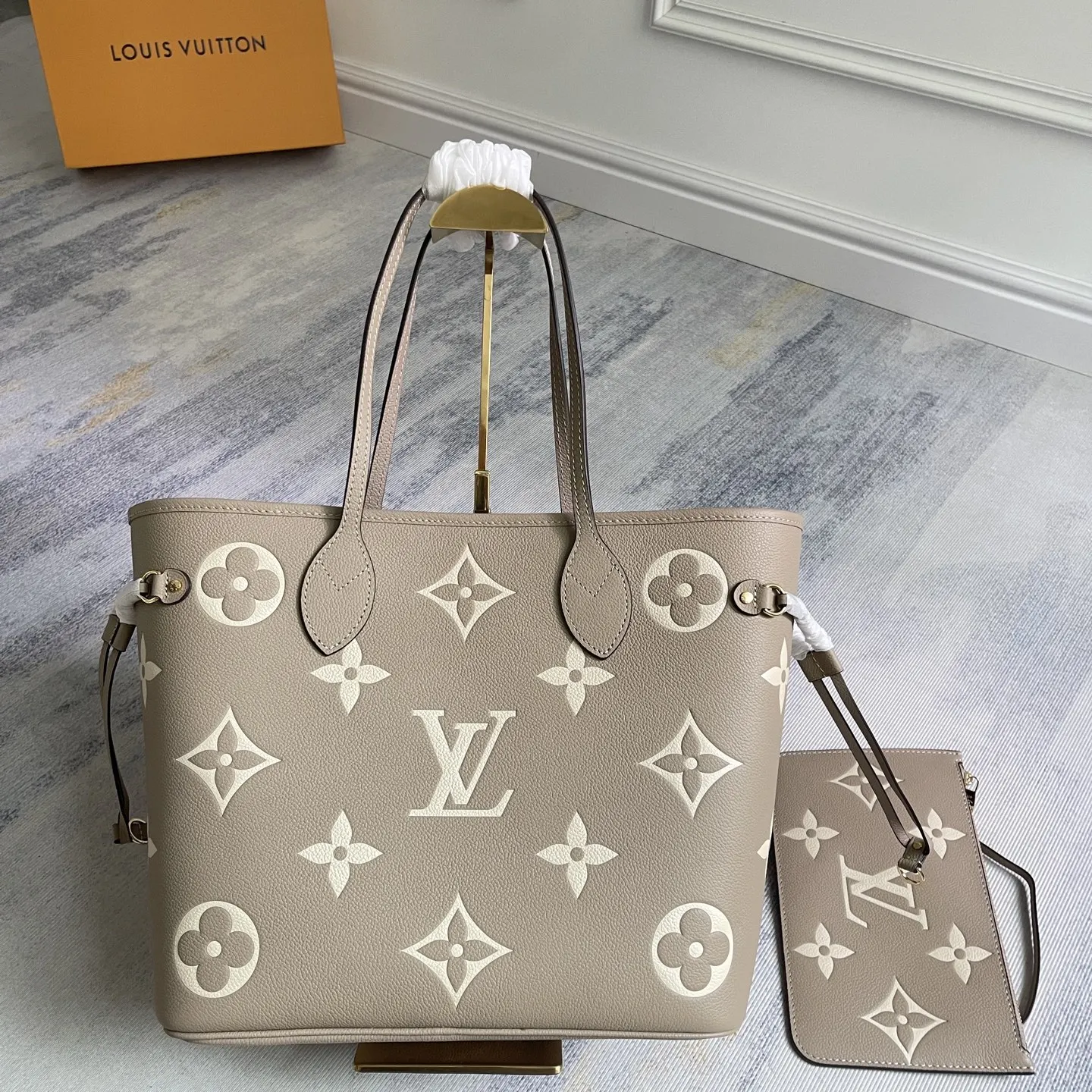 Neverfull 黑色 米白 手拿包 精致手拿款