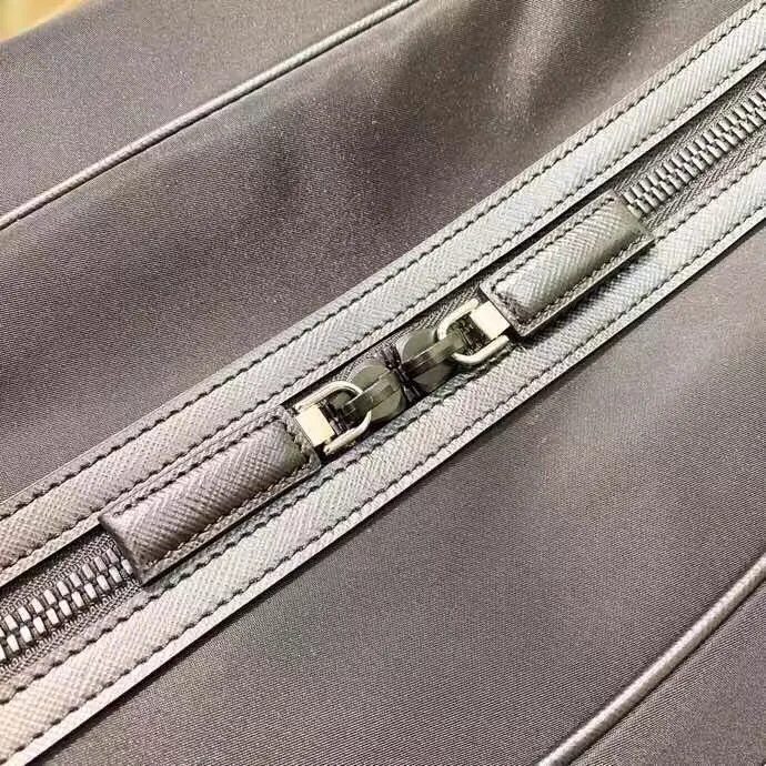 Prada Re-Nylon 黑色 皮革 Saffiano 十字纹 手提包