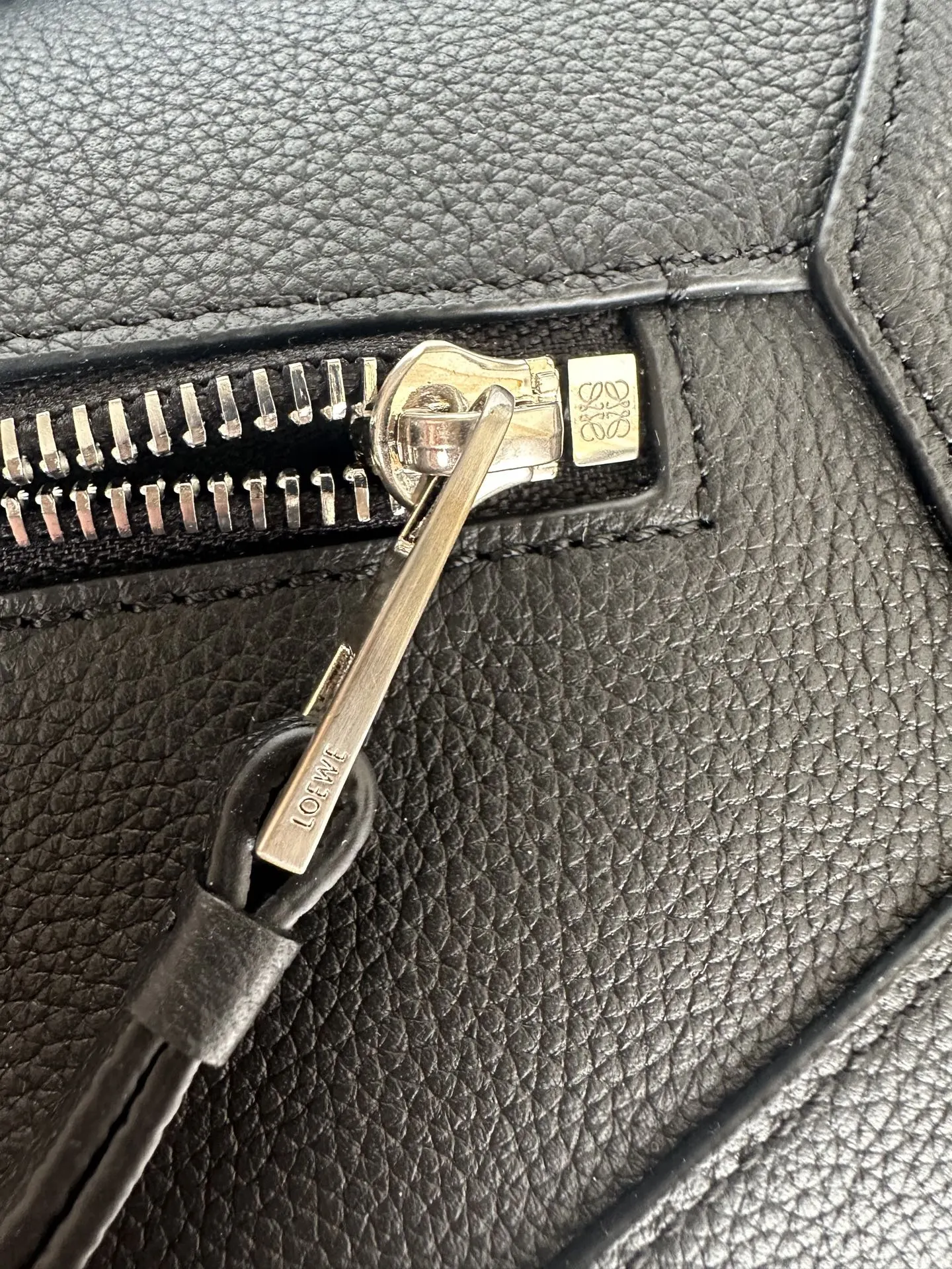 Loewe Puzzle 牛皮 腰包 休闲腰包款