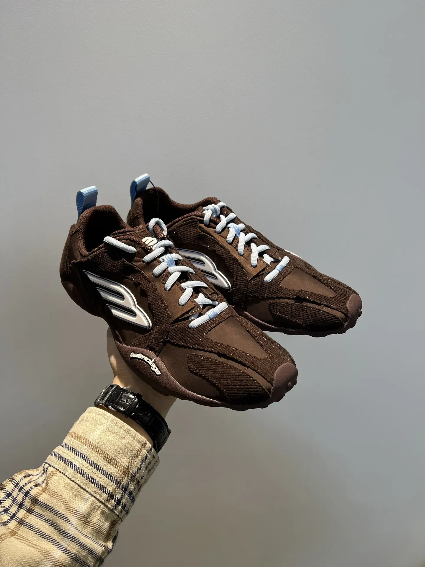 Balenciaga 棕色 單肩包(數字8) Balenciaga 棕色 單肩包(數字8)