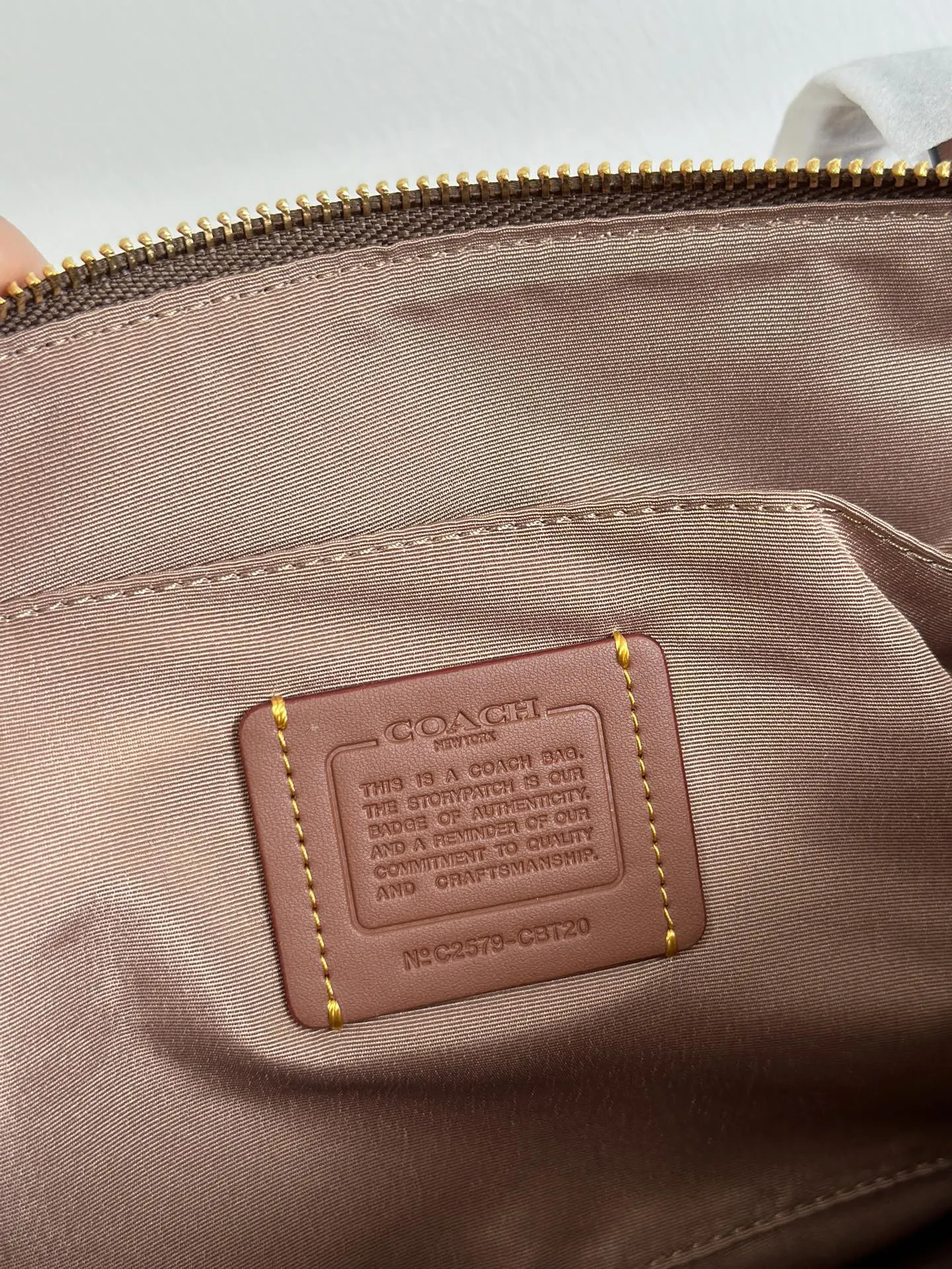 Coach 焦糖色 老花 牛皮 托特包 大容量托特款(數字9) Coach 焦糖色 老花 牛皮 托特包 大容量托特款(數字9)