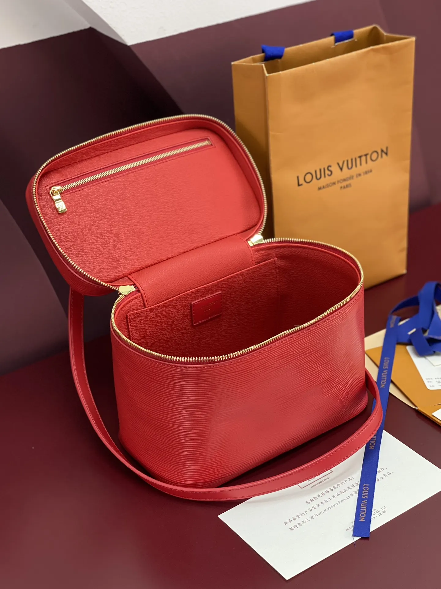 LV 红色 皮革 化妆包 便携收纳款