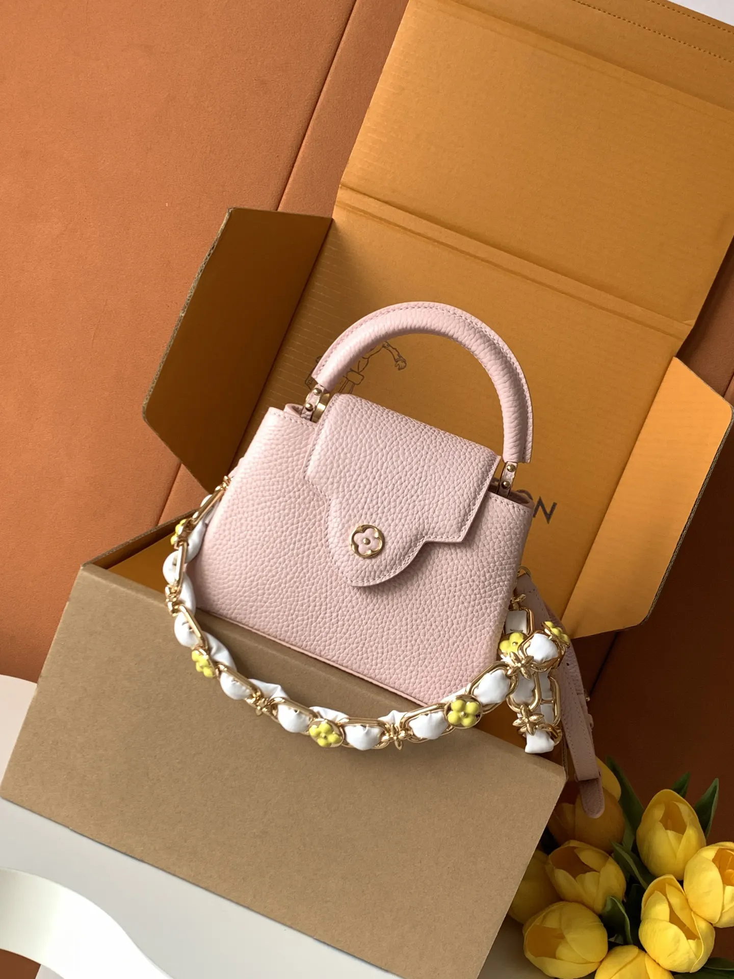 LV Pink Chain Handle Bag Image 2 LV Pink Chain Handle Bag Image 2