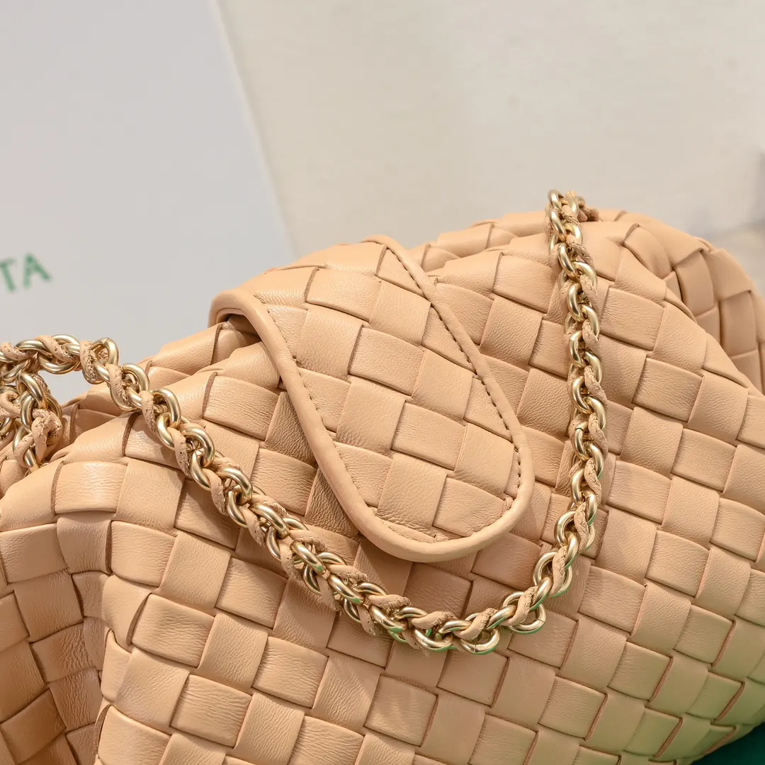 Bottega Veneta 羊皮 鏈條包 精致鏈條款
