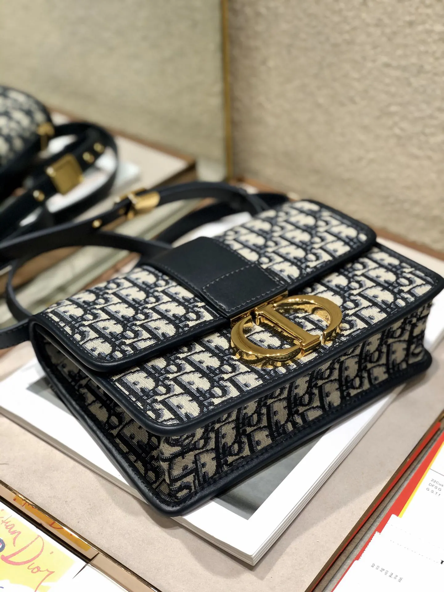 Dior 30 Montaigne 皮革 手拿包