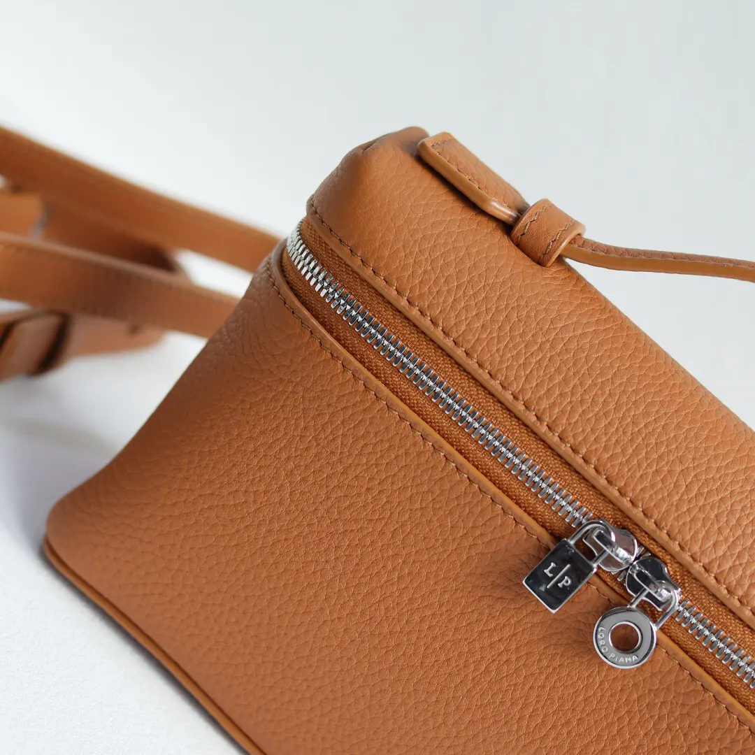 牛皮 LORO PIANA 手拿包 精致手拿款(數字11) 牛皮 LORO PIANA 手拿包 精致手拿款(數字11)