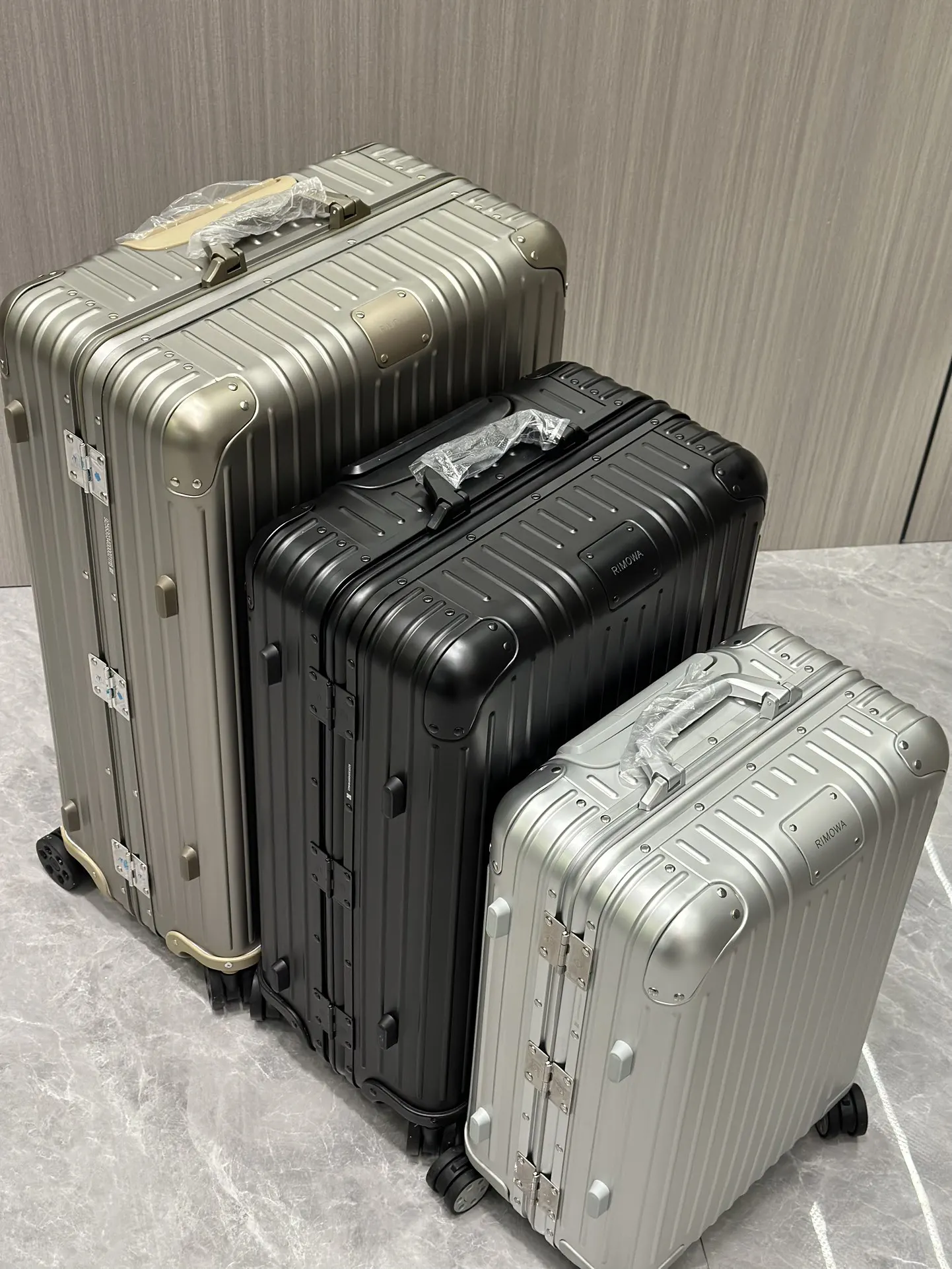 黑色 銀色 RIMOWA 日默瓦 Original全新系列行李箱 旅行拉杆款 輕便出行款(數字6) 黑色 銀色 RIMOWA 日默瓦 Original全新系列行李箱 旅行拉杆款 輕便出行款(數字6)