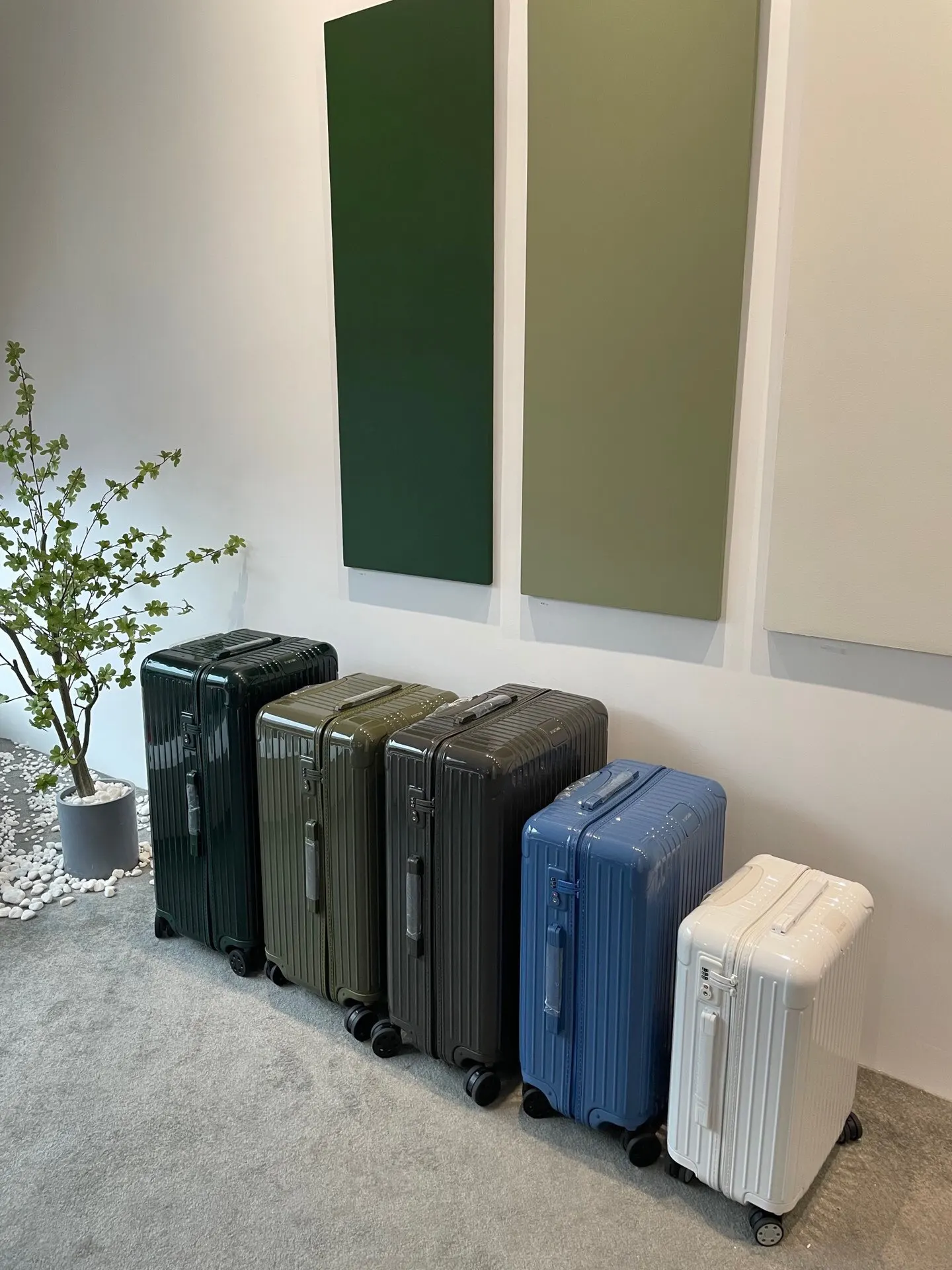 黑色 白色 Rimowa日默瓦旅行箱 拉杆箱 RIMOWA 日默 行李箱 旅行拉杆款 輕便出行款